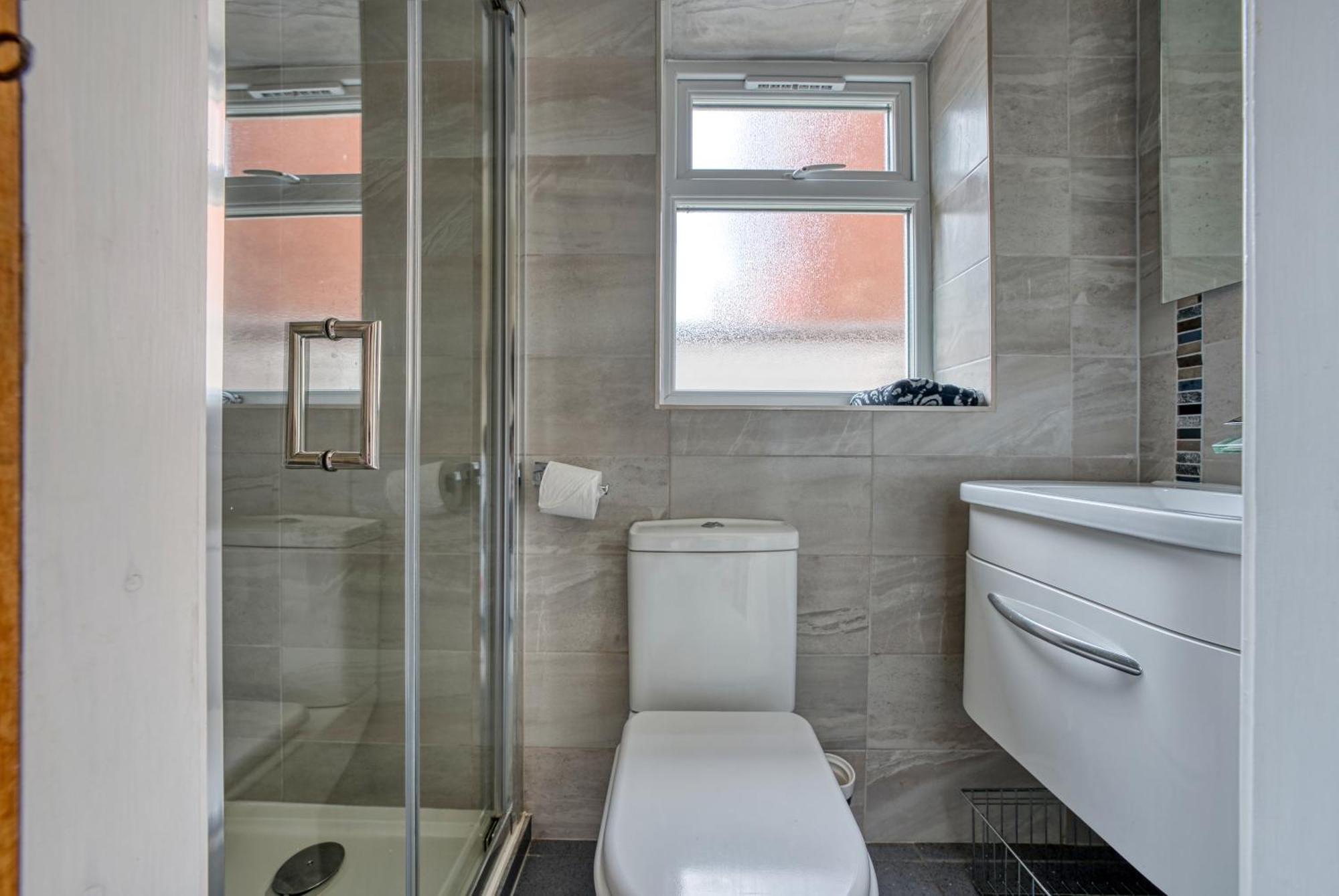 4 Bedroom, 6 Beds, 3 Bathrooms, Near Nec & Birmingham Airport, Business, Contractor And Family Friendly, Free Wi-Fi, Free Parking Coventry Exteriér fotografie
